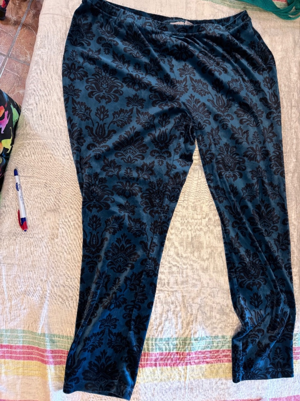 Chico’s Velvet Damask Print Pants Size 3 Teal Blue Green Pull On Stretch